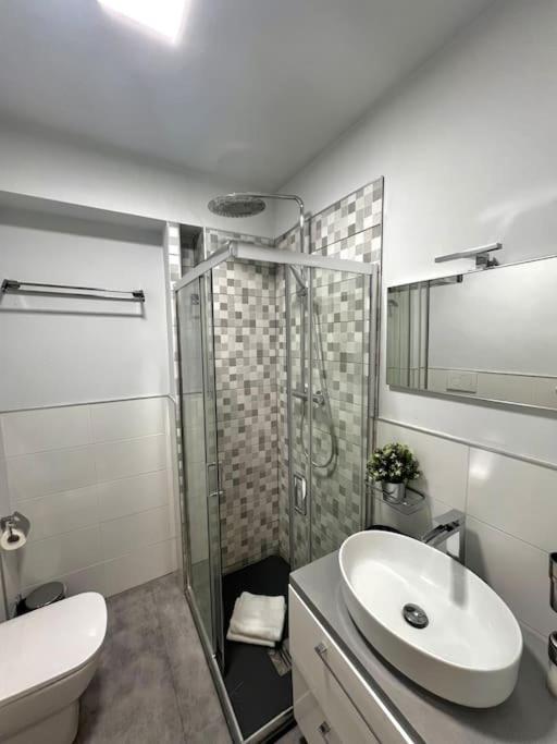 10 Min Da Navigli E Centro, Nuova E Luminosa Oasi 1p Appartement